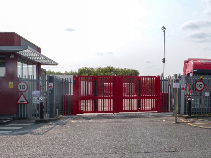 IWA14 & LPS1175 HVM Terra Bi-fold Gate